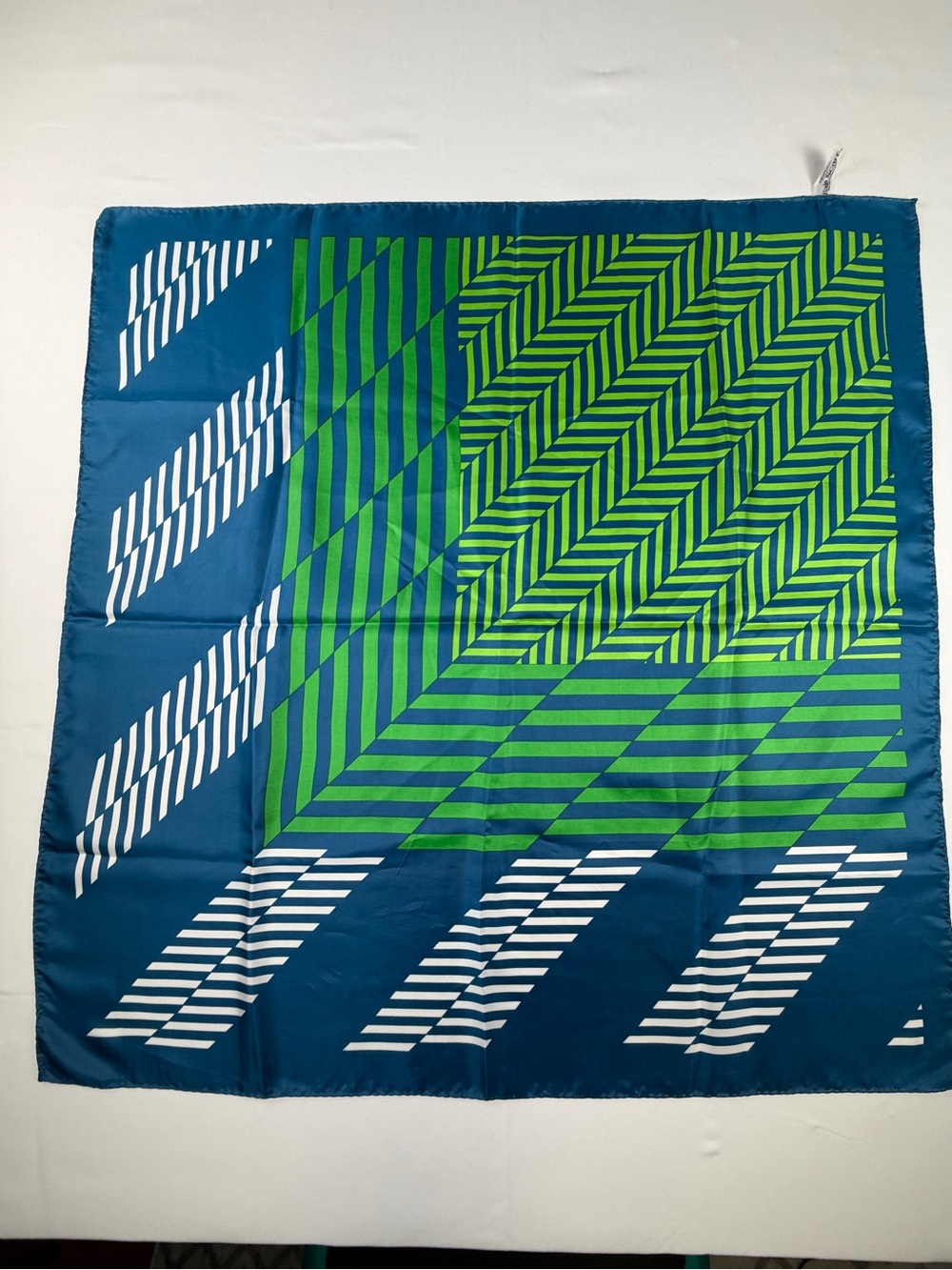 Gorgeous Vintage Totes Geometric Blue and Green Rain Proof Scarf Approx, 27 x 27